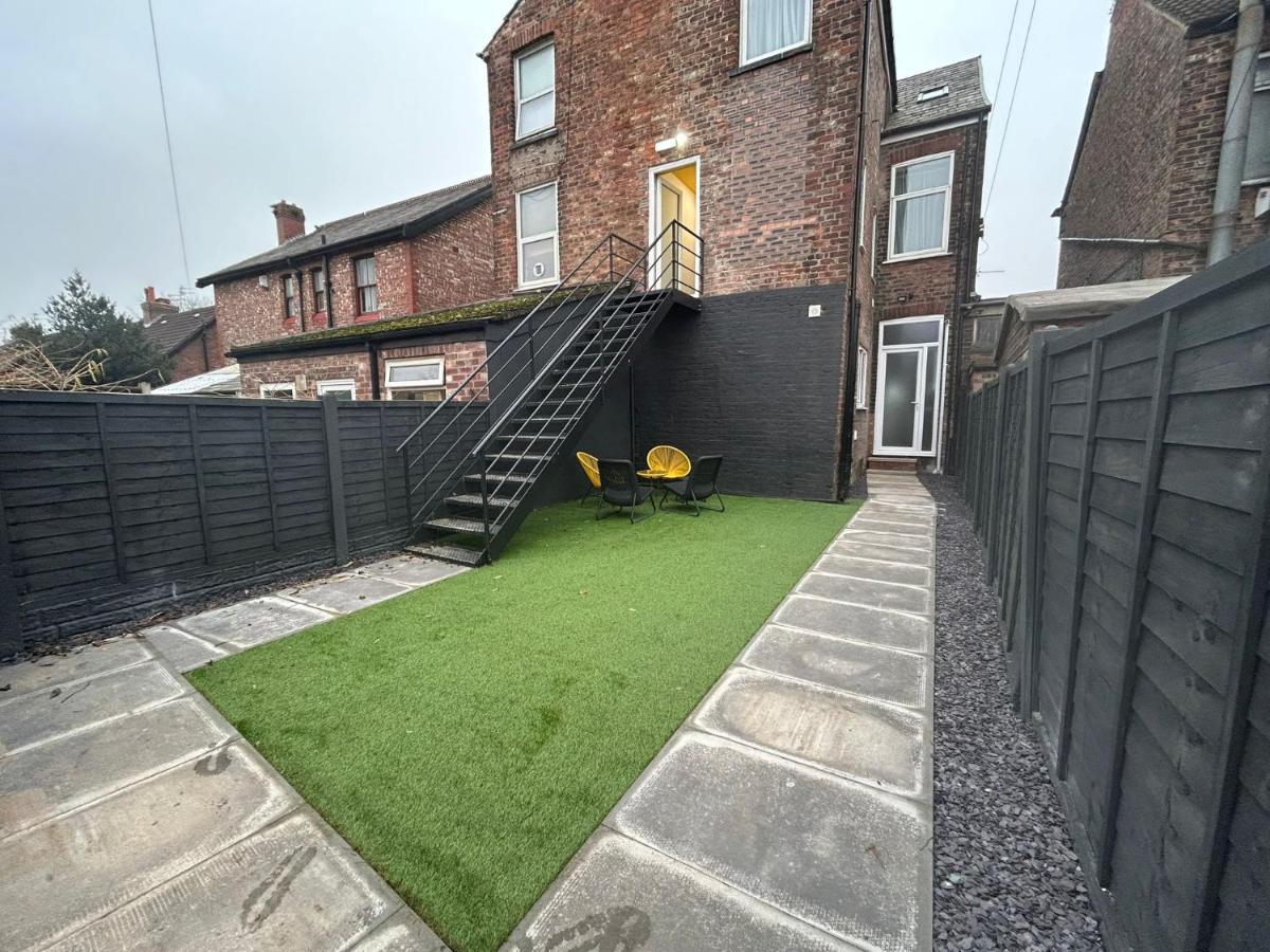 Super Stylish Apartment In Urmston Flat 3 ภายนอก รูปภาพ