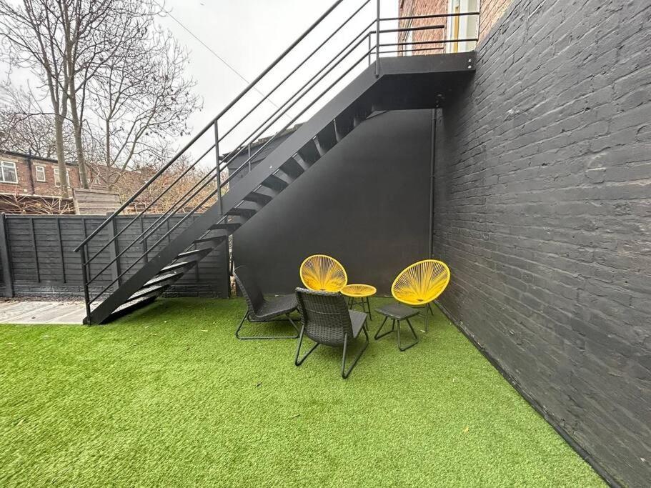 Super Stylish Apartment In Urmston Flat 3 ภายนอก รูปภาพ