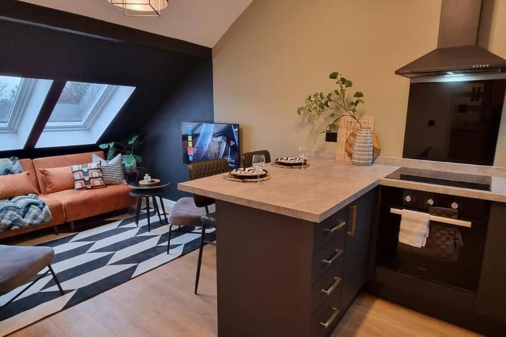 Super Stylish Apartment In Urmston Flat 3 ภายนอก รูปภาพ