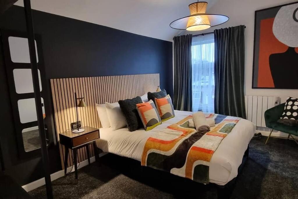Super Stylish Apartment In Urmston Flat 3 ภายนอก รูปภาพ